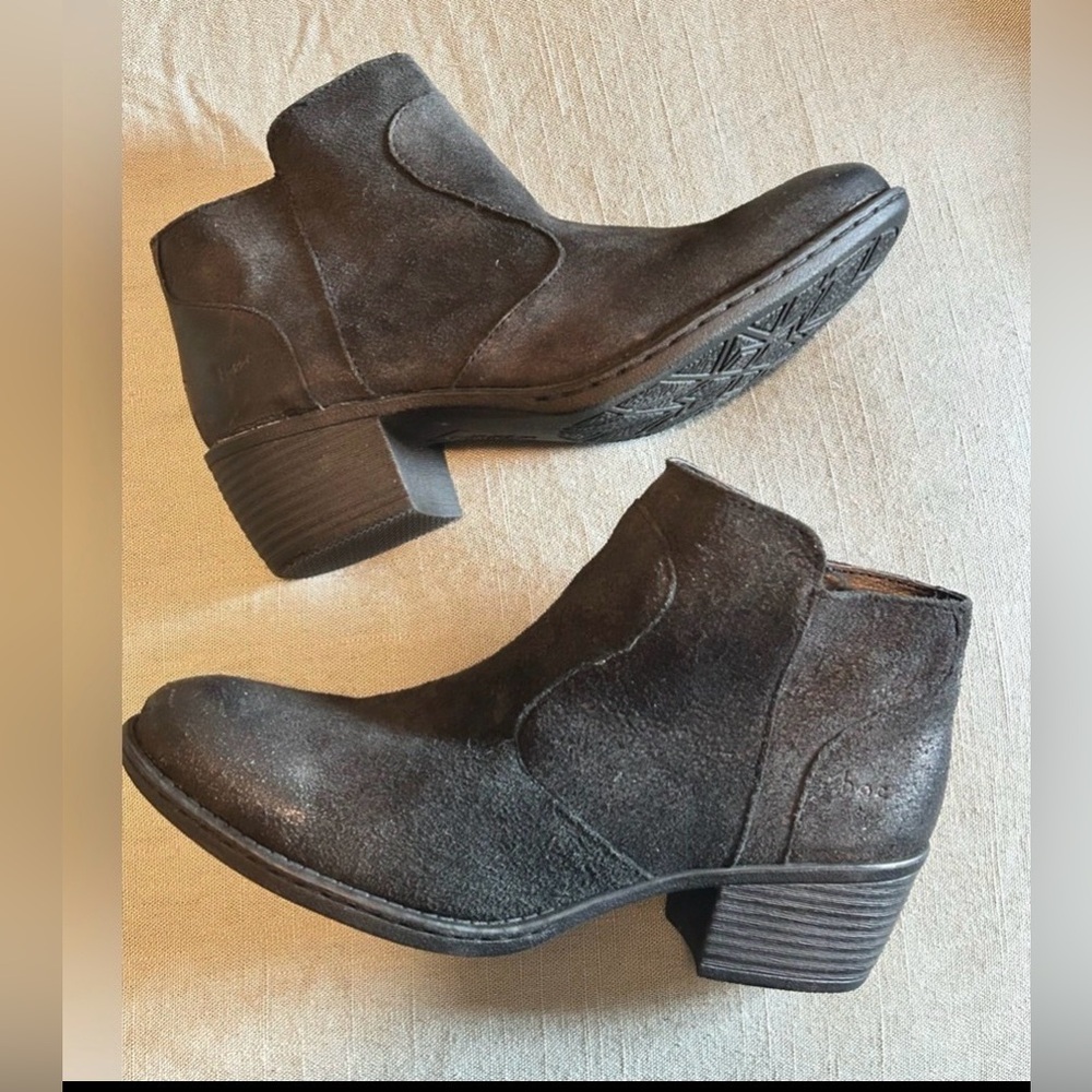 B.O.C women’s black leather booties size 8